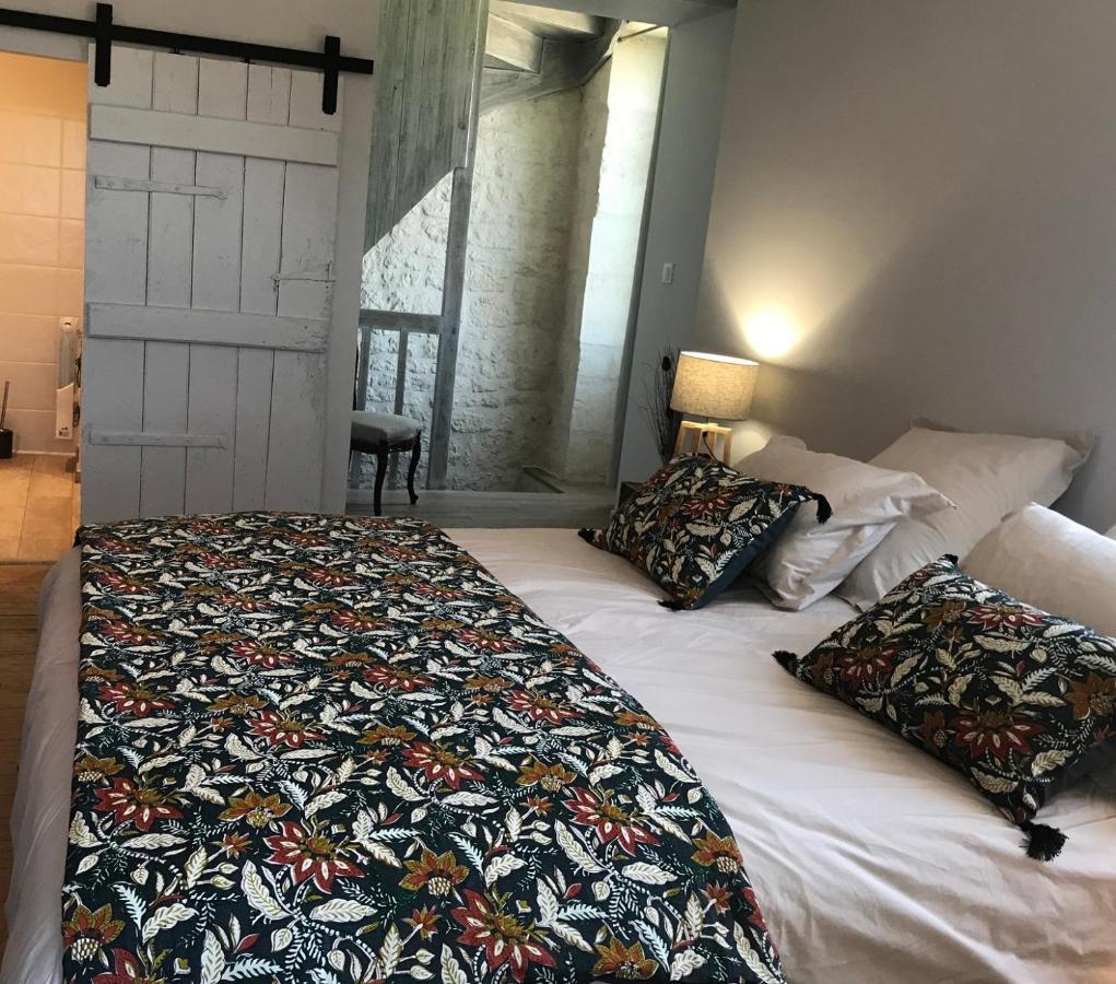 Bed and Breakfast Logis De Pierre Levee Bessines Exterior foto